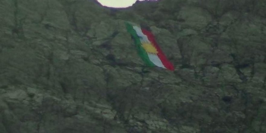 Hawraman bölgesine Kürdistan Bayrağı asıldı