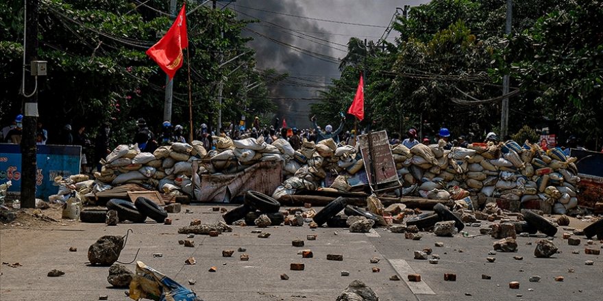 Myanmar ordusu protestoculara ateş açtı: En az 80 kişi öldü