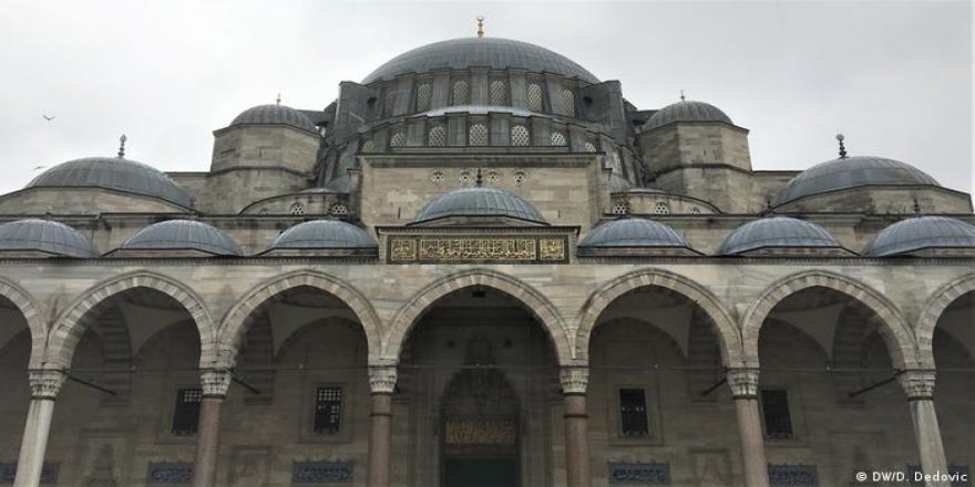 Sokağa çıkma kısıtlamasında "Cuma namazı" istisnası