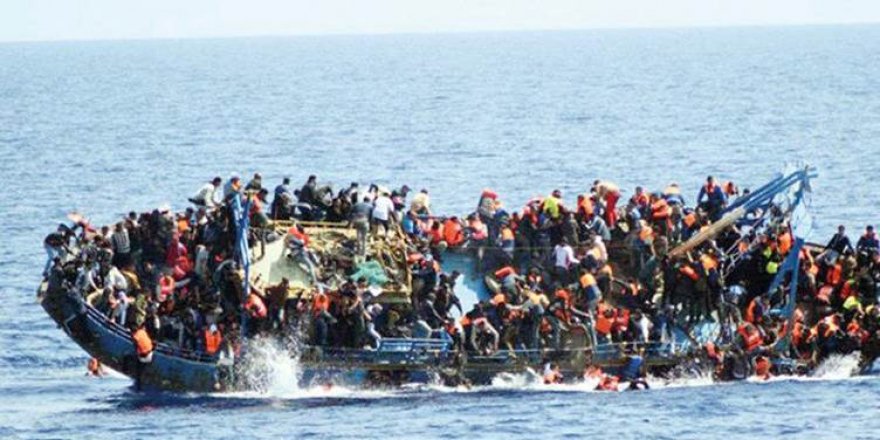 Akdeniz’de mülteci botu battı: En az 100 ölü