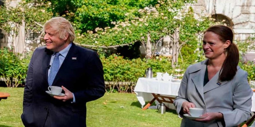 Hastayken Johnson'a bakan hemşire, 'hükümet saygısız' deyip istifa etti