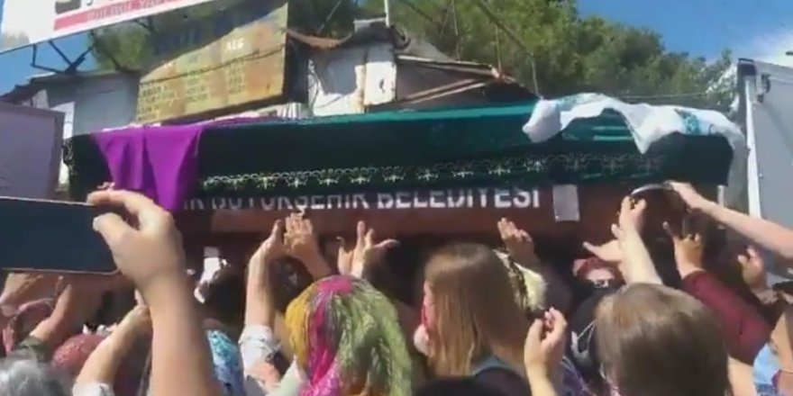 PAK, Kürt Kızı Deniz Poyraz’ın İzmir’deki Cenaze Törenine Katıldı