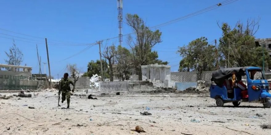 Somali'de askeri üsse bombalı saldırı: 30 ölü