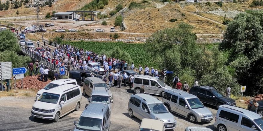 Tütün üreticileri ve satıcılarından yetki belgesi protestosu