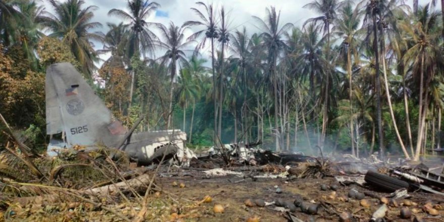 Filipinler’de Askeri Uçak Düştü