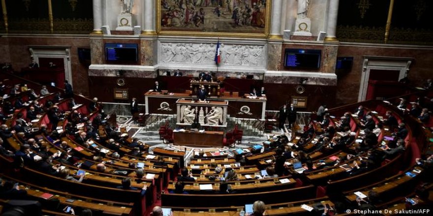 Fransa'da 'İslamcı bölücülükle mücadele' yasası Meclis'ten geçti