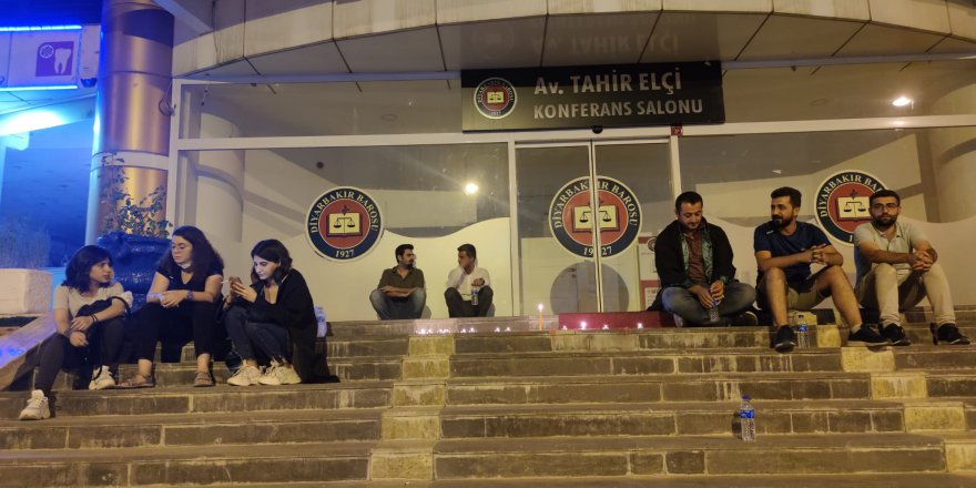 Diyarbakır Barosu’ndan ırkçı saldırıya karşı oturma eylemi