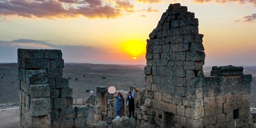 Zerzevan Kalesi'nde gün batımı görsel şöleni