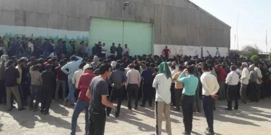 İran ve Doğu Kürdistan'da gösteriler sürüyor: Nexede'de Kürtlere saldırı