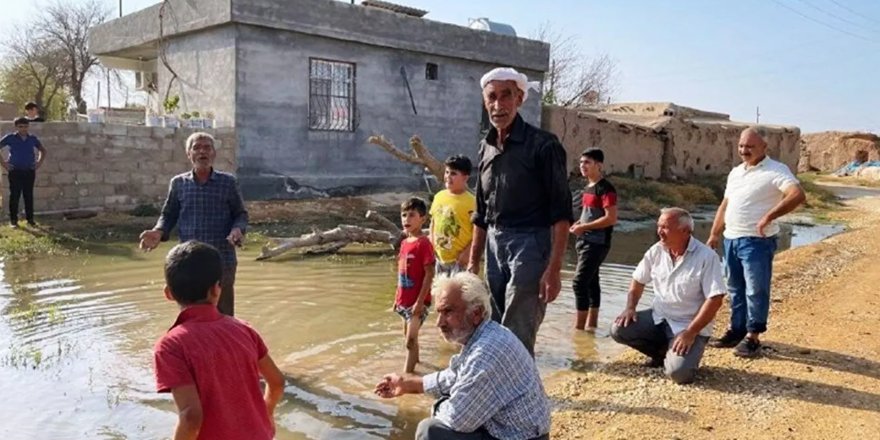 Şanlıurfa’da iki mahalle su altında kaldı: 'Evlerimiz yıkılmak üzere'