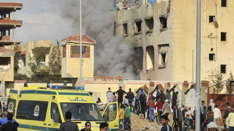Mısır'da camiye bombalı saldırı: En az 235 ölü