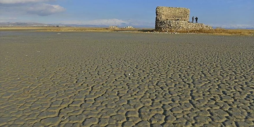 Van Gölü’ndeki çekilme 1 kilometreyi aştı