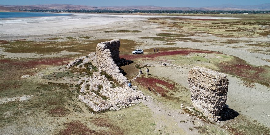 Van Gölü'ndeki çekilme ciddi boyutlara ulaştı