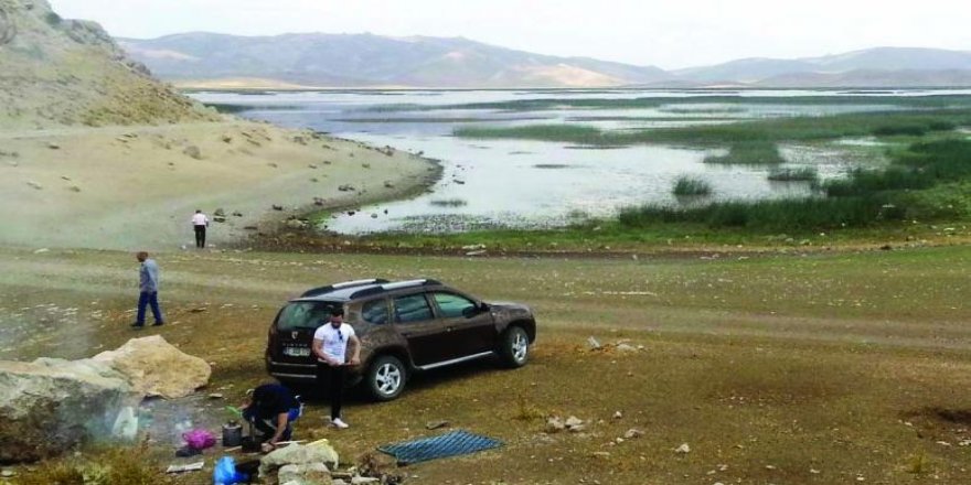 Kuraklık, 2 bin 700 yıllık gölün geleceğini tehlikeye sürüklüyor