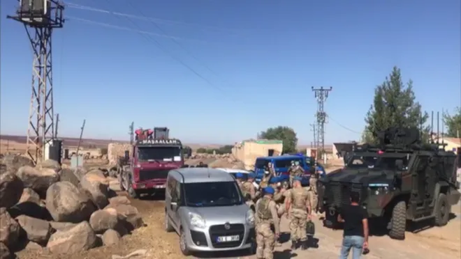 Zırhlı araçlarla mahalle basan DEDAŞ ceza kesip trafo söktü