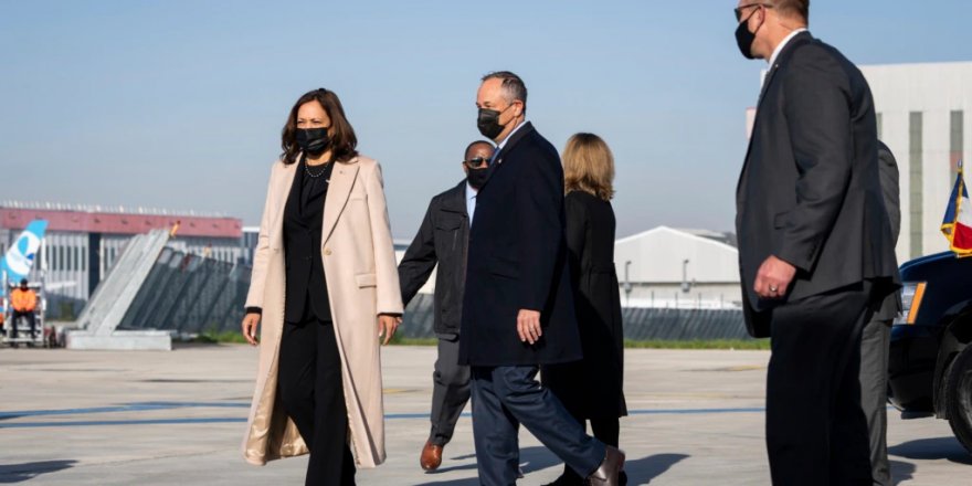 Kamala Harris Paris'te