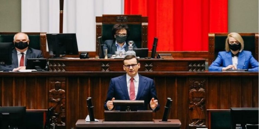 Polonya Başbakanı Türkiye’yi Belarus’a mülteci taşımakla suçladı: “Belarus ve Rusya ile tam senkronizasyon”