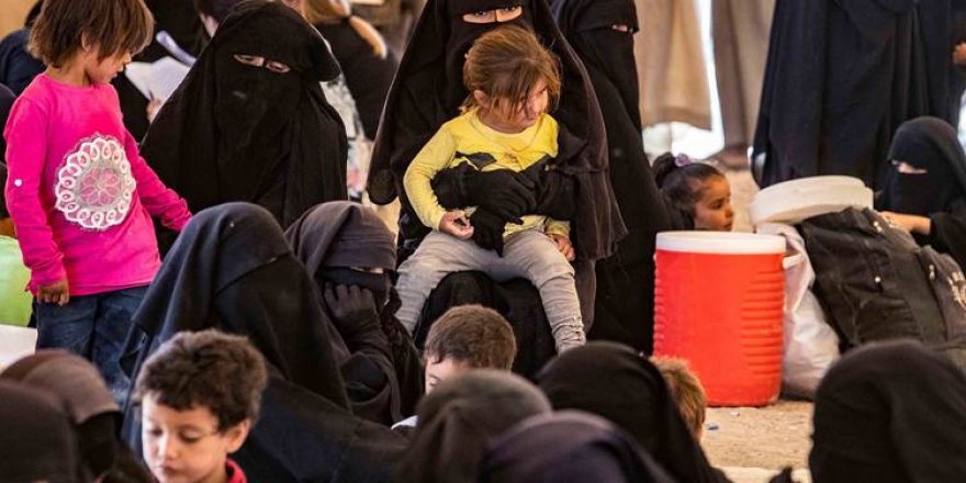 Özerk Yönetim ailesi IŞİD’li kızları İsviçre heyetine teslim etti