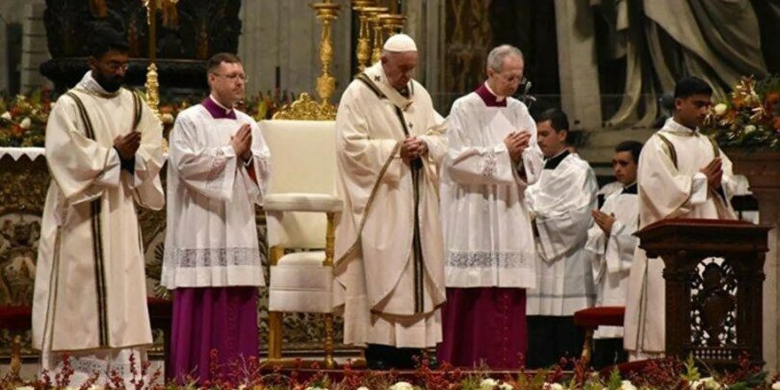 Vatikan'da Noel ayini yapıldı