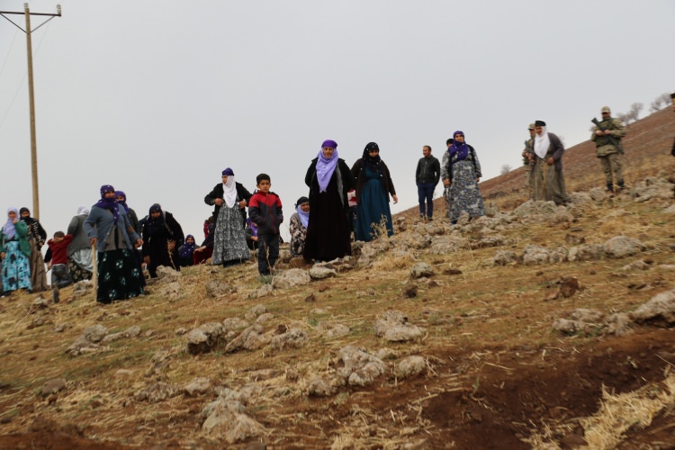 Diyarbakır' Çınar'da mezarlar ortadan kayboldu!