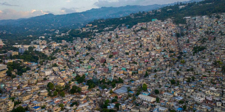 Haiti'de iki gazeteci diri diri yakılarak öldürüldü