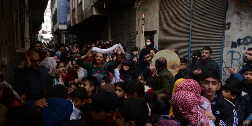 Diyarbakır’da Serê Salê (yeni yıl) etkinliğinden renkli görüntüler