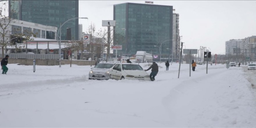 Diyarbakır’da son 49 yılın en yüksek kar yağışı görüldü