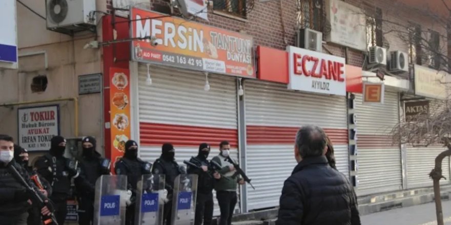 İHD Diyarbakır Şubesi'ne polis baskını: Şube yöneticisi gözaltına alındı