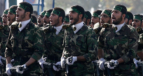 İran Devrim Muhafızları kentlere indi!