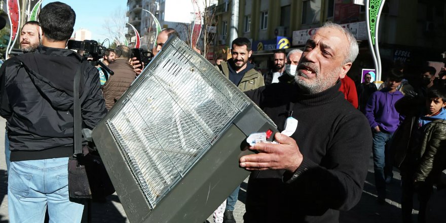 Diyarbakır’da elektrik zammı protestoları: Esnaf elektrikli soba fırlattı