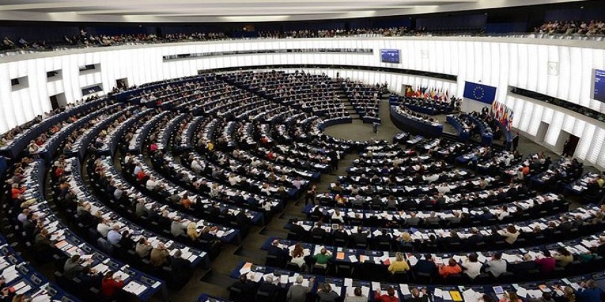 Avrupa Parlamentosu, Ukrayna'ya AB adayı ülke statüsü veren kararı onayladı