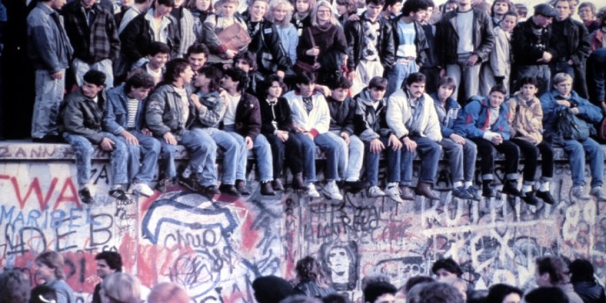 Berlin Duvarı’nı yıkan Levis 501’ler Rus topraklarına veda ediyor