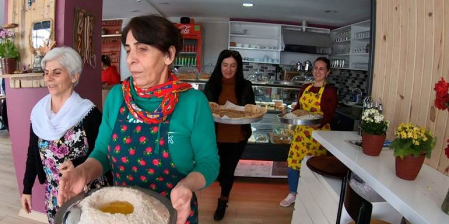 Kürt kadınları Avrupa'da kurdukları kafe ile yoksullara yardım ediyor