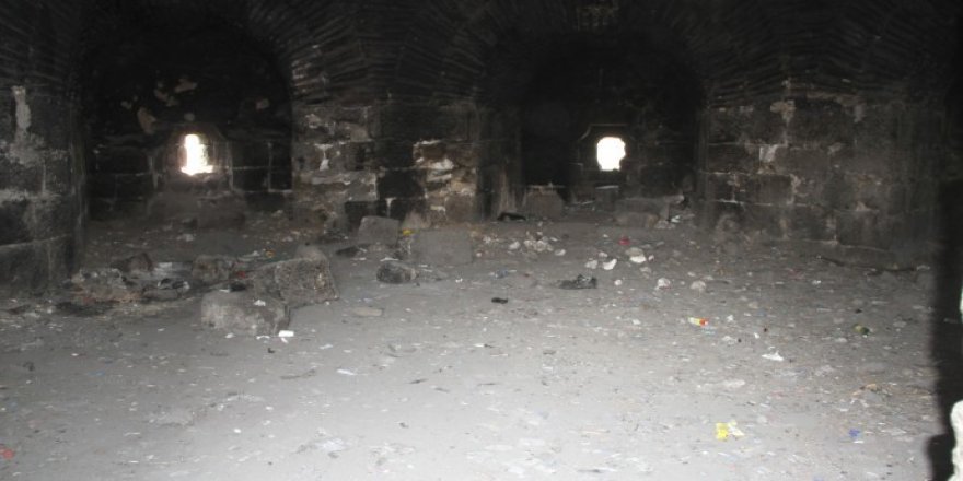 'Restorasyon'un sürdüğü tarihi surların hali