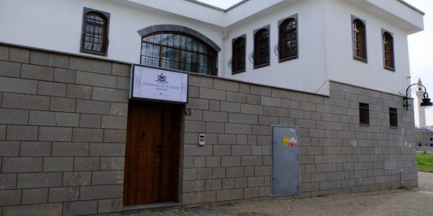 Sur dernek ve cemaatlere peşkeş çekildi