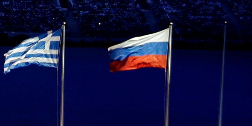 Yunanistan, 19 mürettebatı bulunan Rus petrol tankerini alıkoydu 