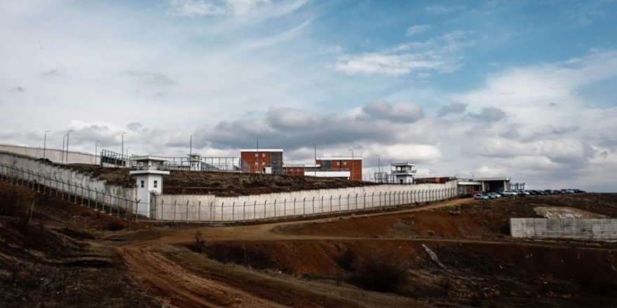 Danimarka Kosova’da hapishanede kuruyor