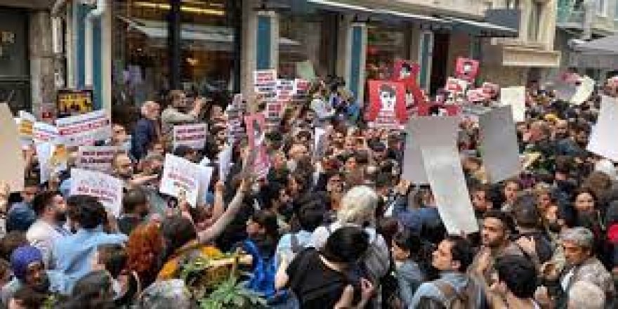 Taksim'de Gezi kararı protestosu: Polisten sert müdahale, 51 gözaltı