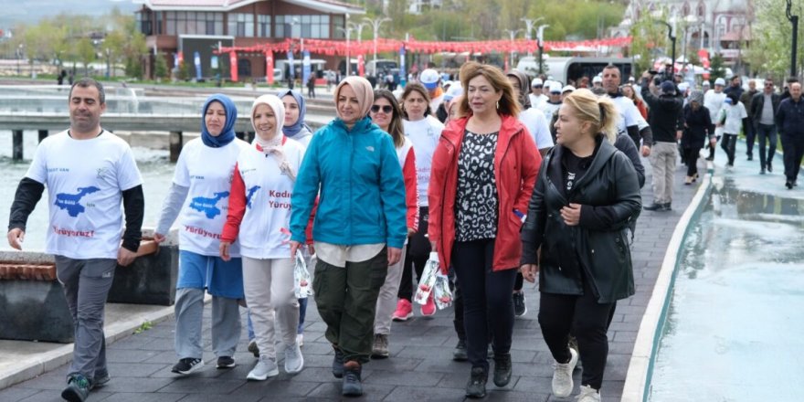 Van Gölü için düzenlenen yürüyüşe tepki: ‘Sivil olmadınız’