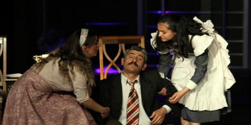 Tatvan Kaymakamlığı Kürtçe tiyatro oyununu iptal etti