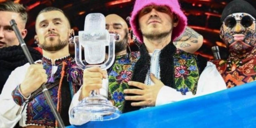 Eurovision'u kazanan Ukraynalı grup kupasını sattı: İHA alacaklar