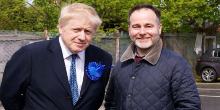 Boris Johnson neden istifa etti?