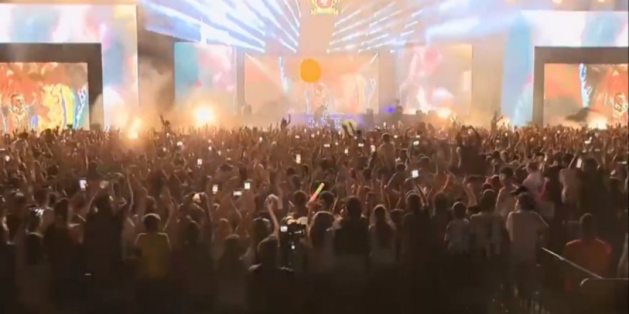Doğubeyazıt’ta Xero Abbas'ın da sahne aldığı konseri 30 bin kişi izledi
