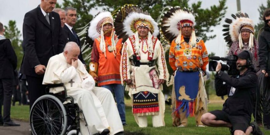 Papa, Katolik yatılı okullarındaki asimilasyon ve şiddet için Kanada Yerlilerinden resmen özür diledi