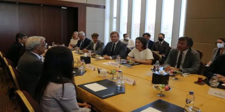 Almanya Dışişleri Bakanı Baerbock, CHP, HDP ve İYİ Parti ile görüştü