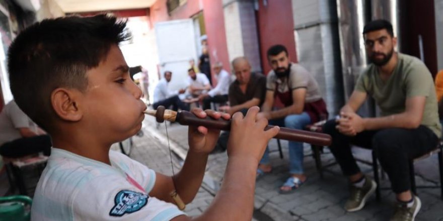 Mîrê Bilurê Egîdê Cimo'nun mirasını kent kent gezerek yaşatıyorlar