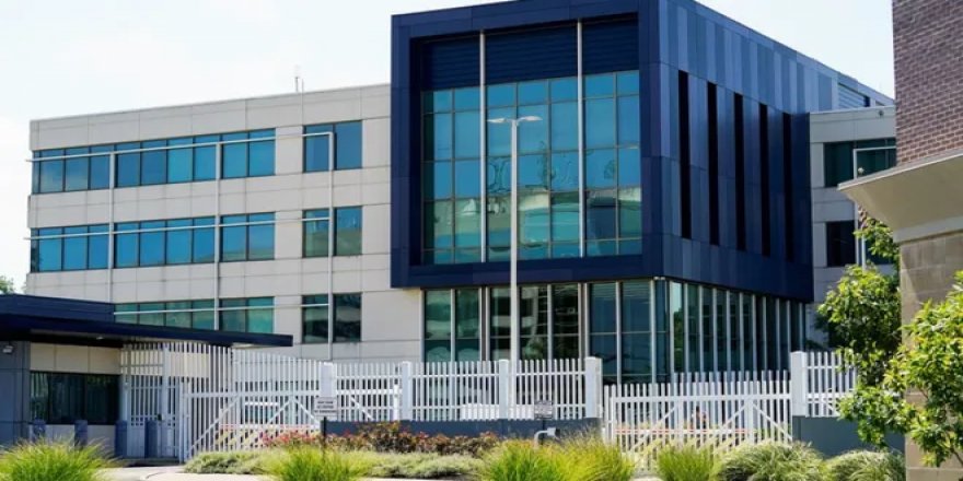 Trump'ın evini basan FBI'ın ofisine silahlı saldırı girişimi