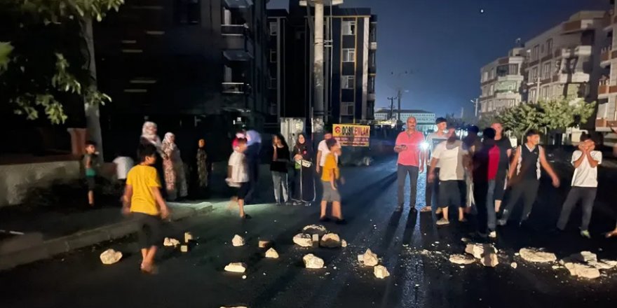 Urfa'da elektrik protestosu: Mahalleli yolları kapattı