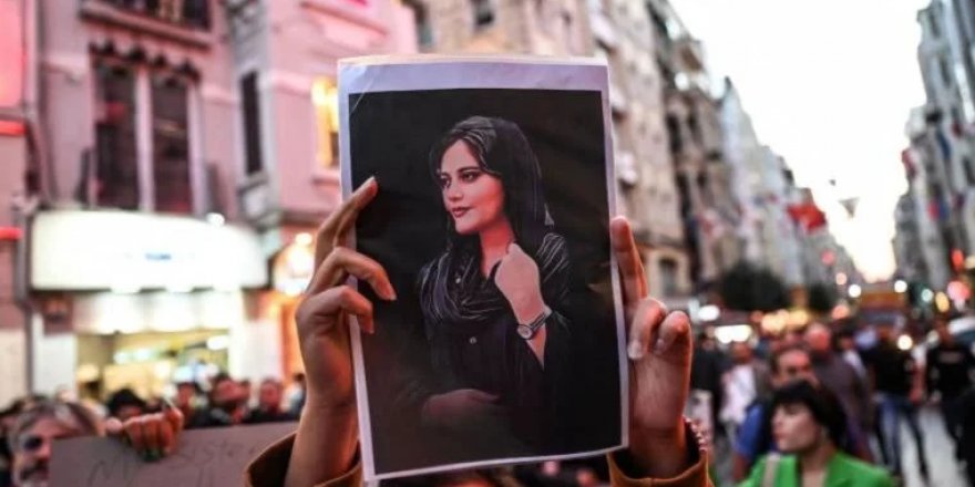 İran’daki gösterilerde tarz ve slogan değişti