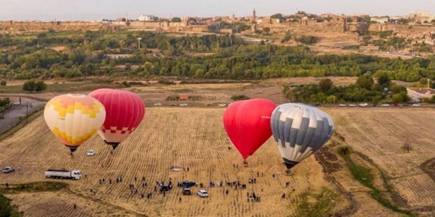 Diyarbakır Sur Kültür Yolu Festivali hayal kırıklığı ile başladı: Balonlar uçamadı